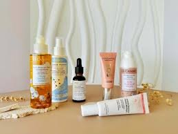 routine skincare avec produits de soin du visage Aurivéa incluant sérum, crème et nettoyant